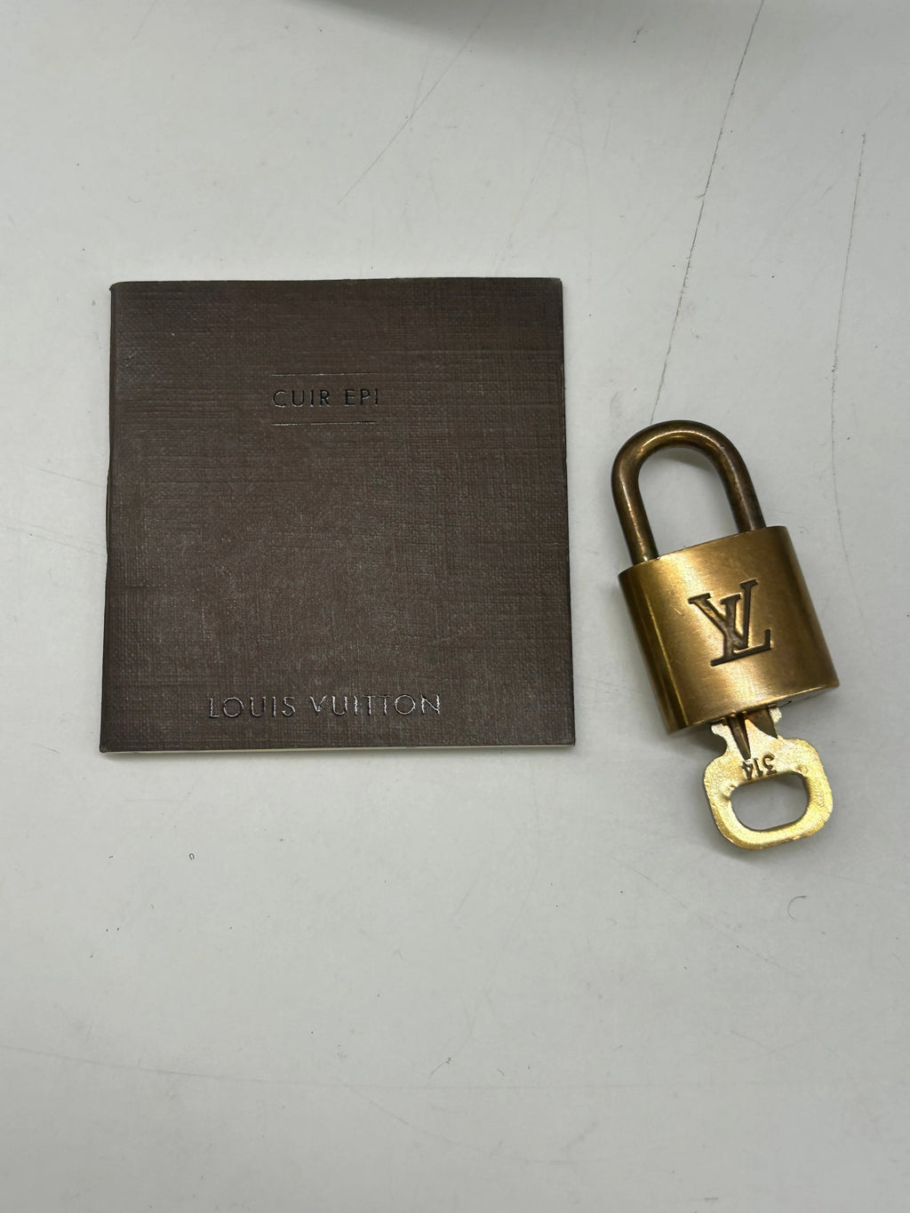 Handbag Luxury Designer By Louis Vuitton, Size: Medium