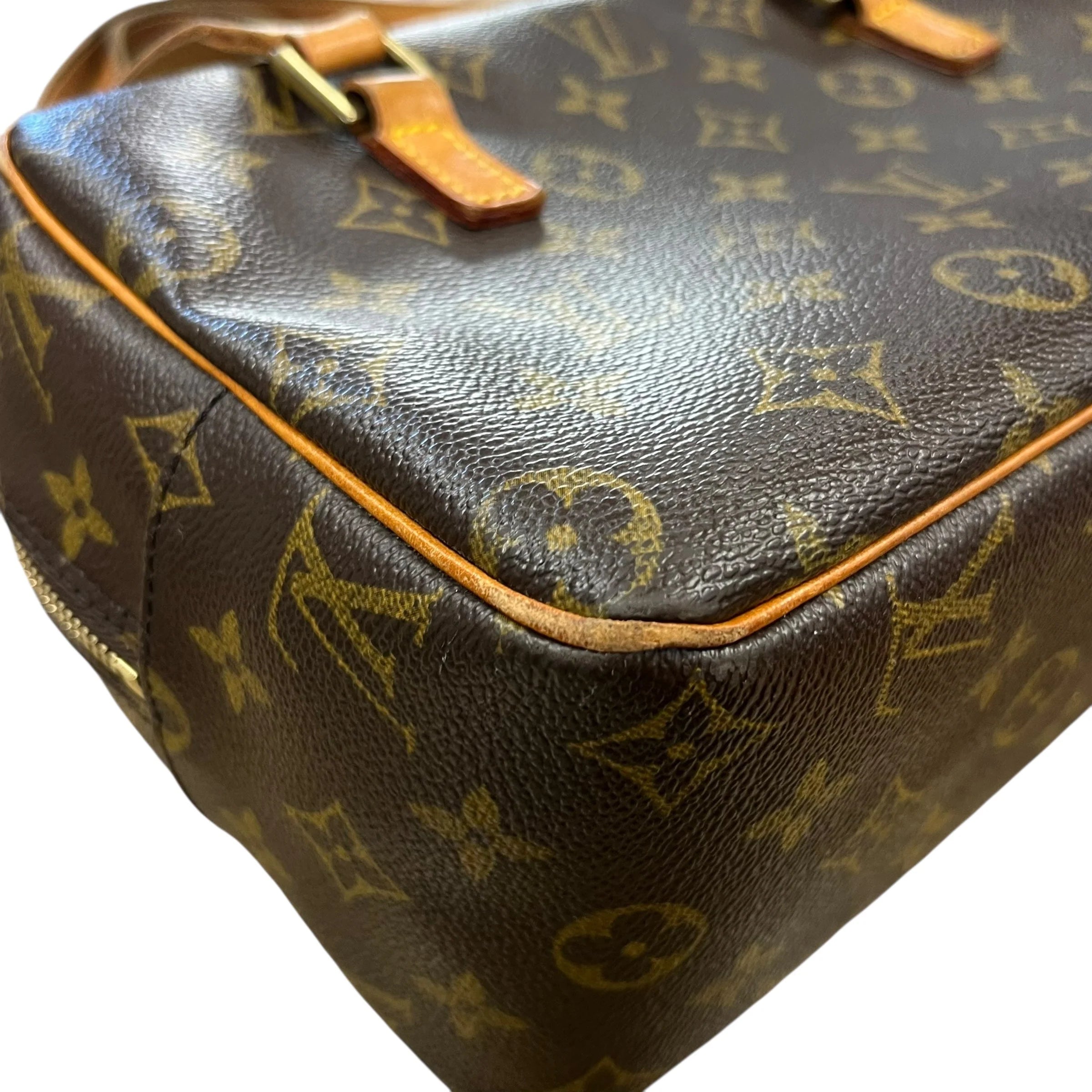 Handbag Luxury Designer By Louis Vuitton, Size: Medium