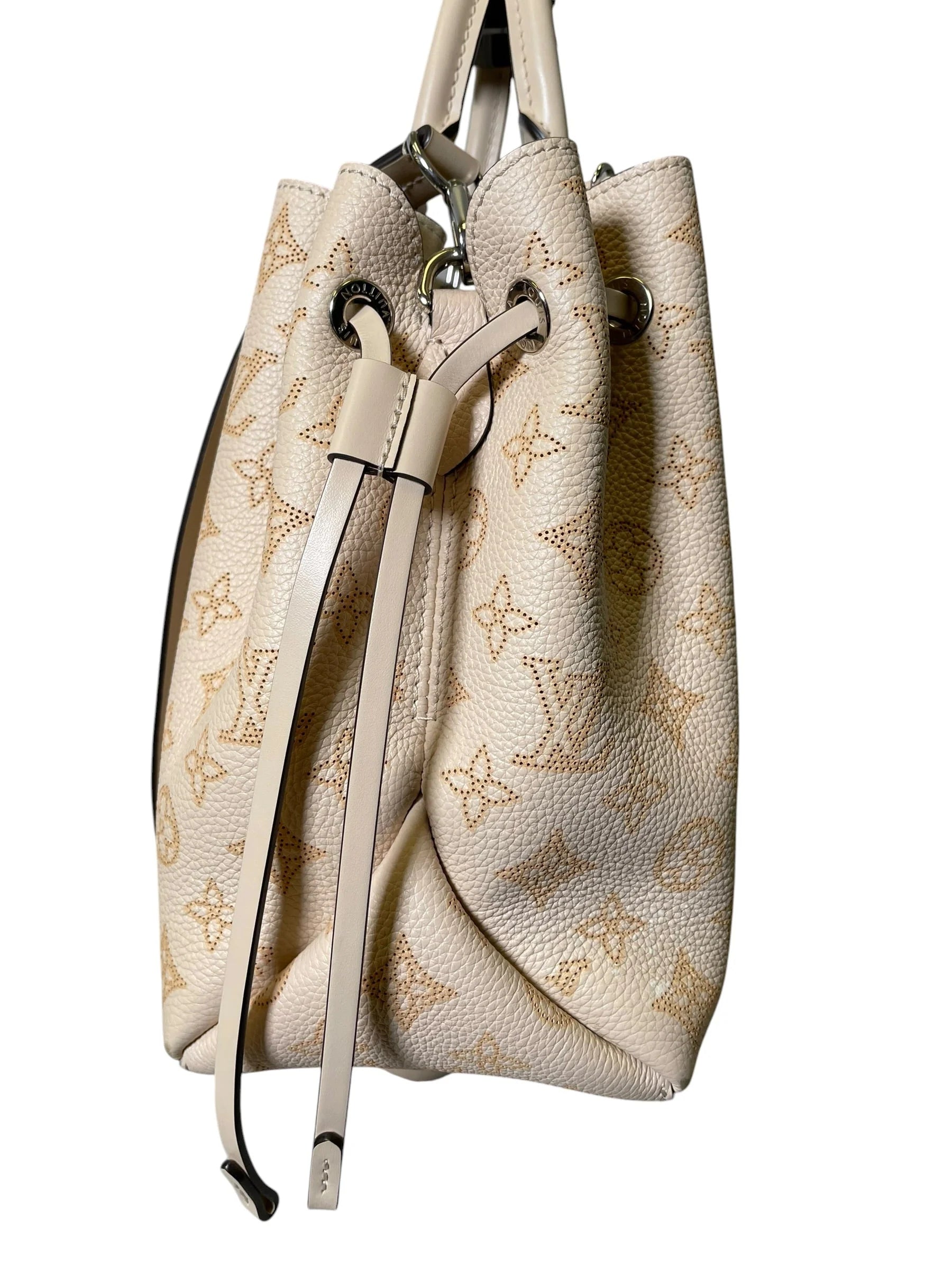 Handbag Luxury Designer By Louis Vuitton, Size: Medium
