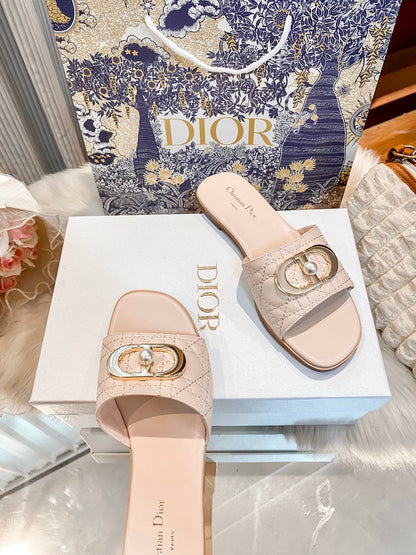 High-end diamond-quilted single-strap flat slides with pearl rings