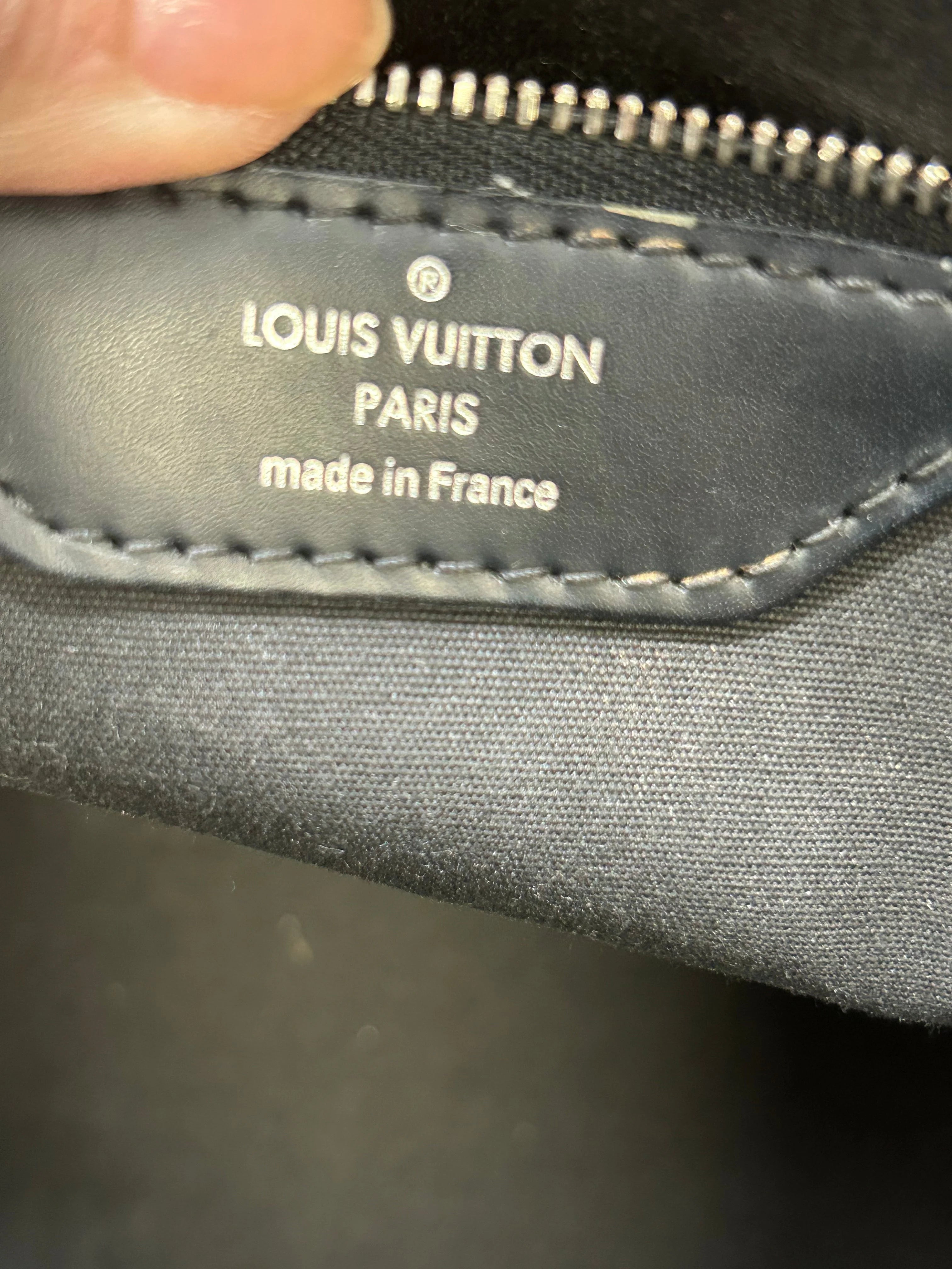 Handbag Luxury Designer By Louis Vuitton, Size: Medium