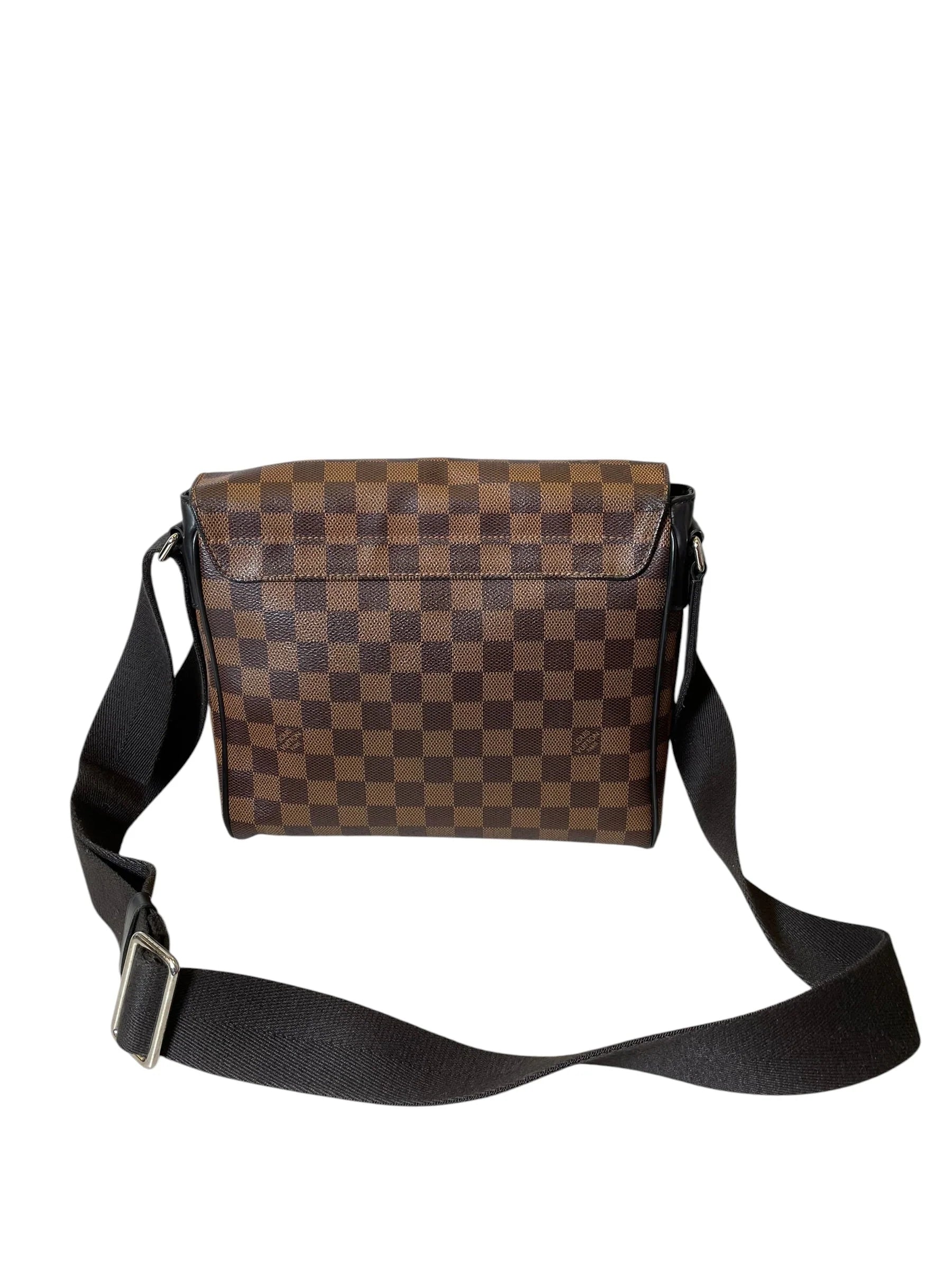 Crossbody Luxury Designer By Louis Vuitton, Size: Medium