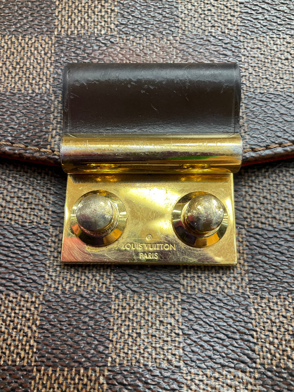 Crossbody Luxury Designer By Louis Vuitton, Size: Medium
