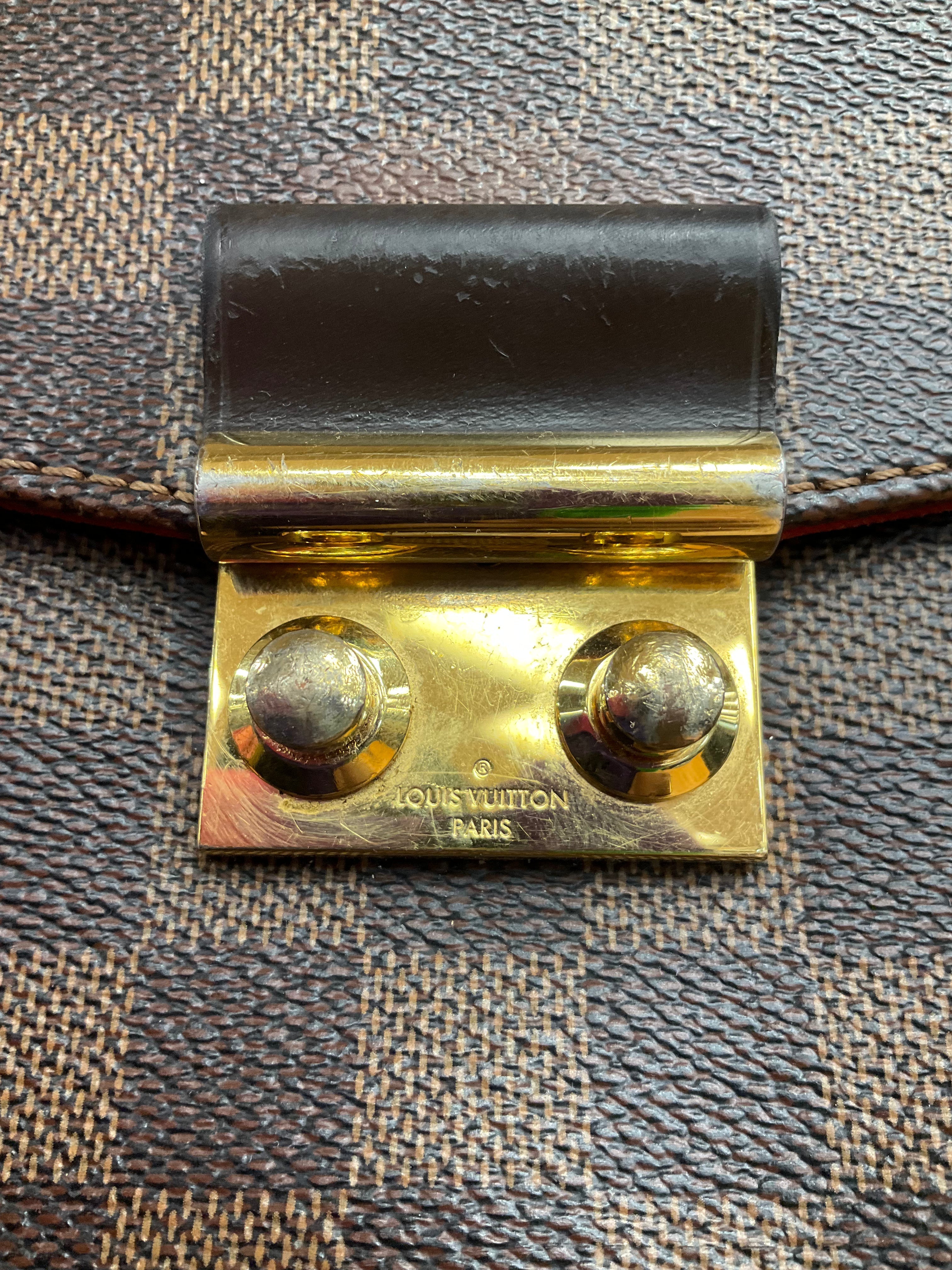 Crossbody Luxury Designer By Louis Vuitton, Size: Medium