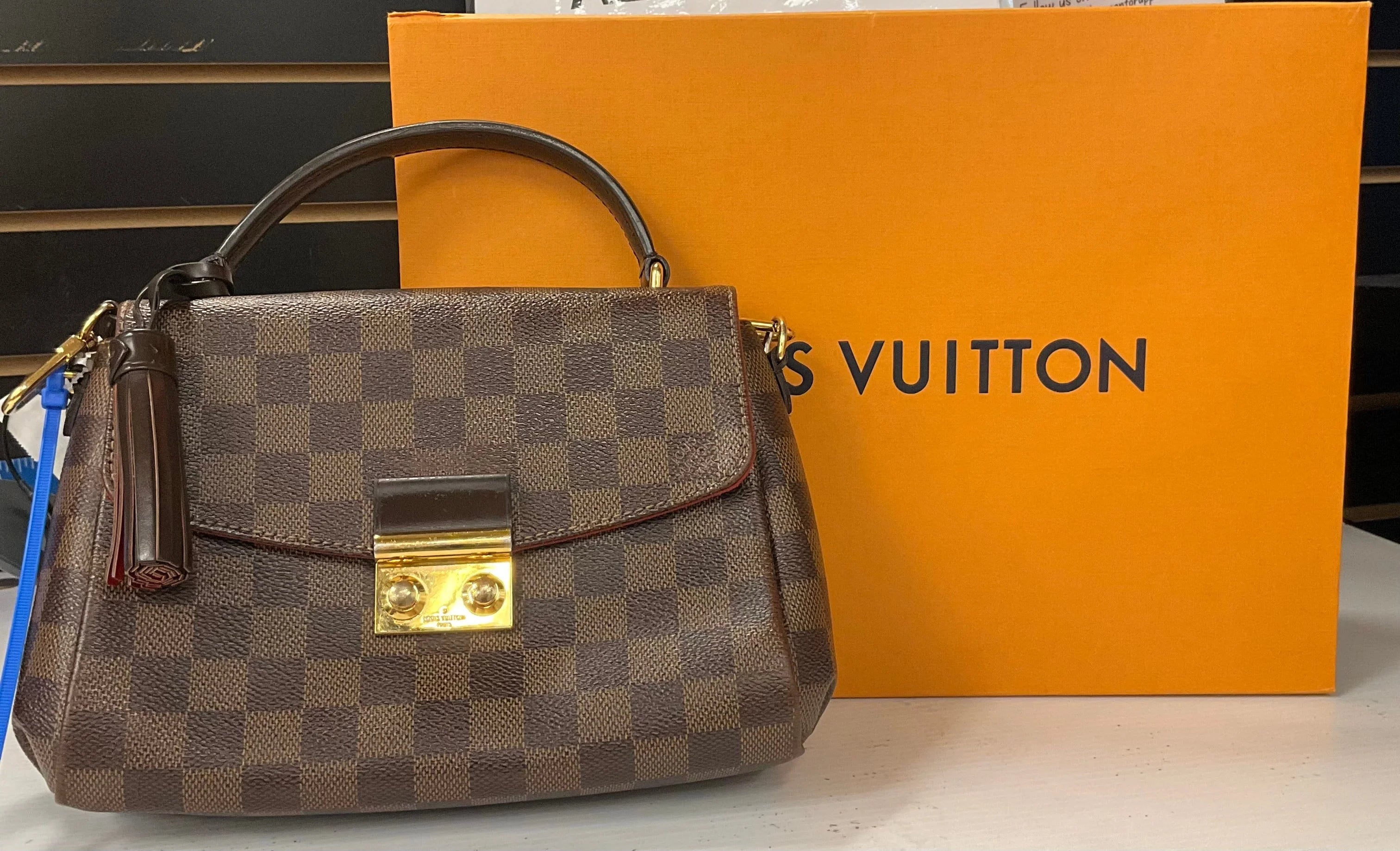 Crossbody Luxury Designer By Louis Vuitton, Size: Medium