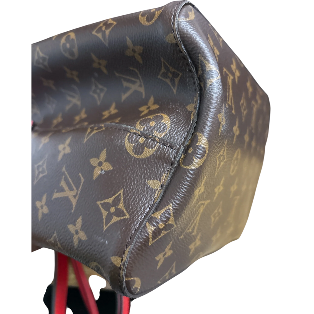 Handbag Luxury Designer By Louis Vuitton, Size: Medium