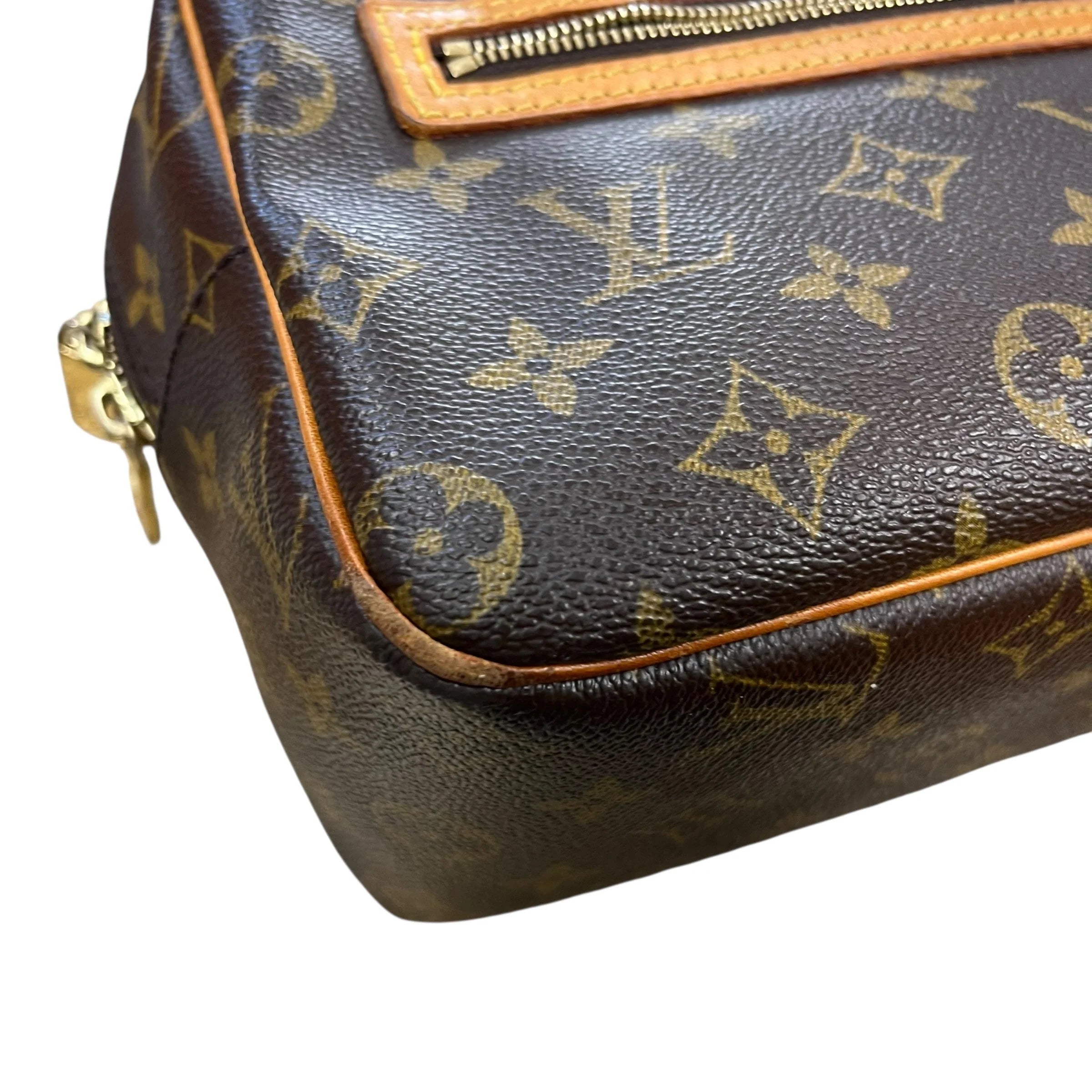 Handbag Luxury Designer By Louis Vuitton, Size: Medium