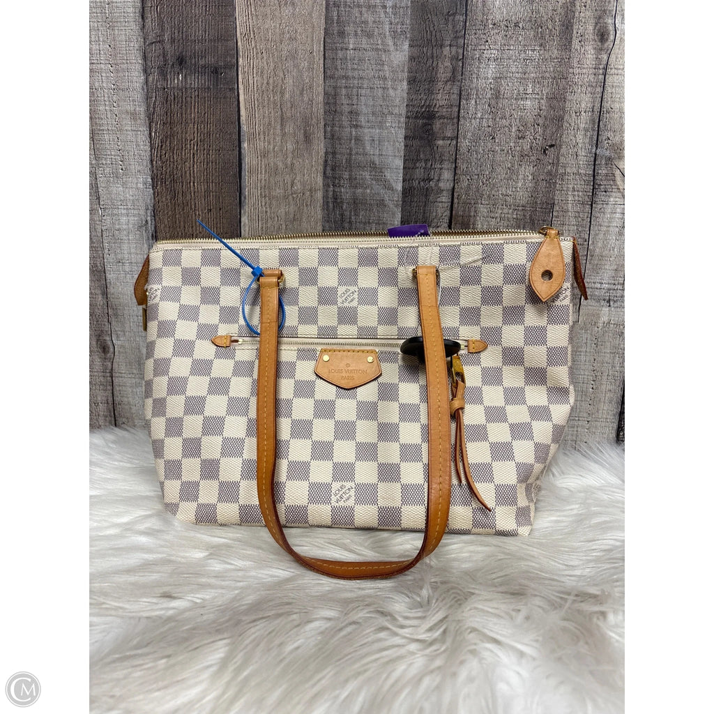 Handbag Luxury Designer By Louis Vuitton, Size: Medium
