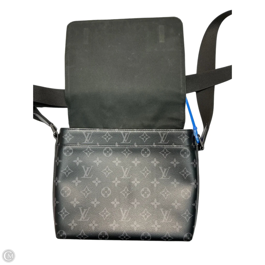 Crossbody Luxury Designer By Louis Vuitton, Size: Medium