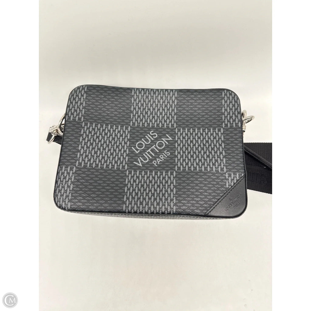 Crossbody Luxury Designer By Louis Vuitton, Size: Medium