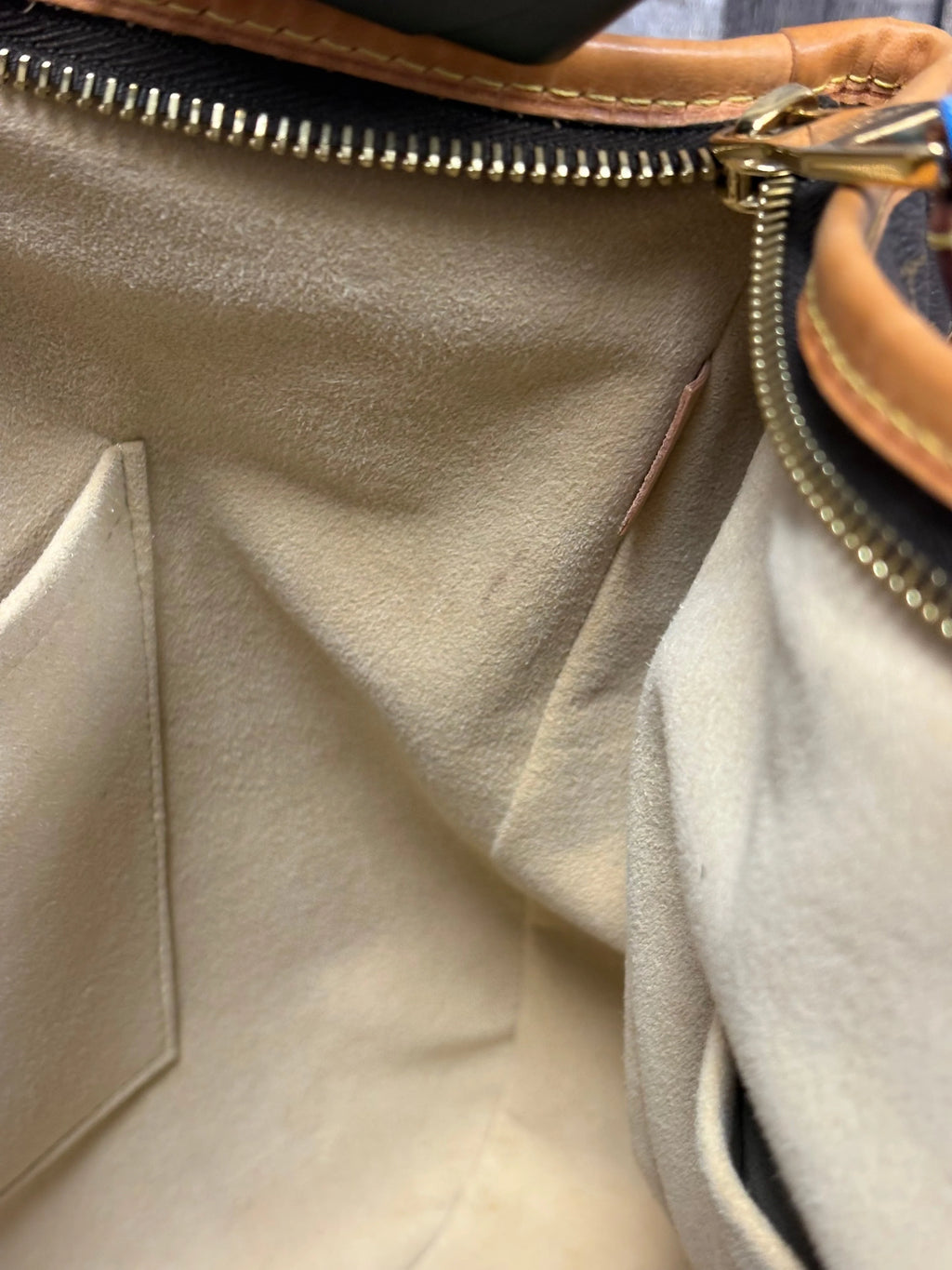 Crossbody Luxury Designer By Louis Vuitton, Size: Large
