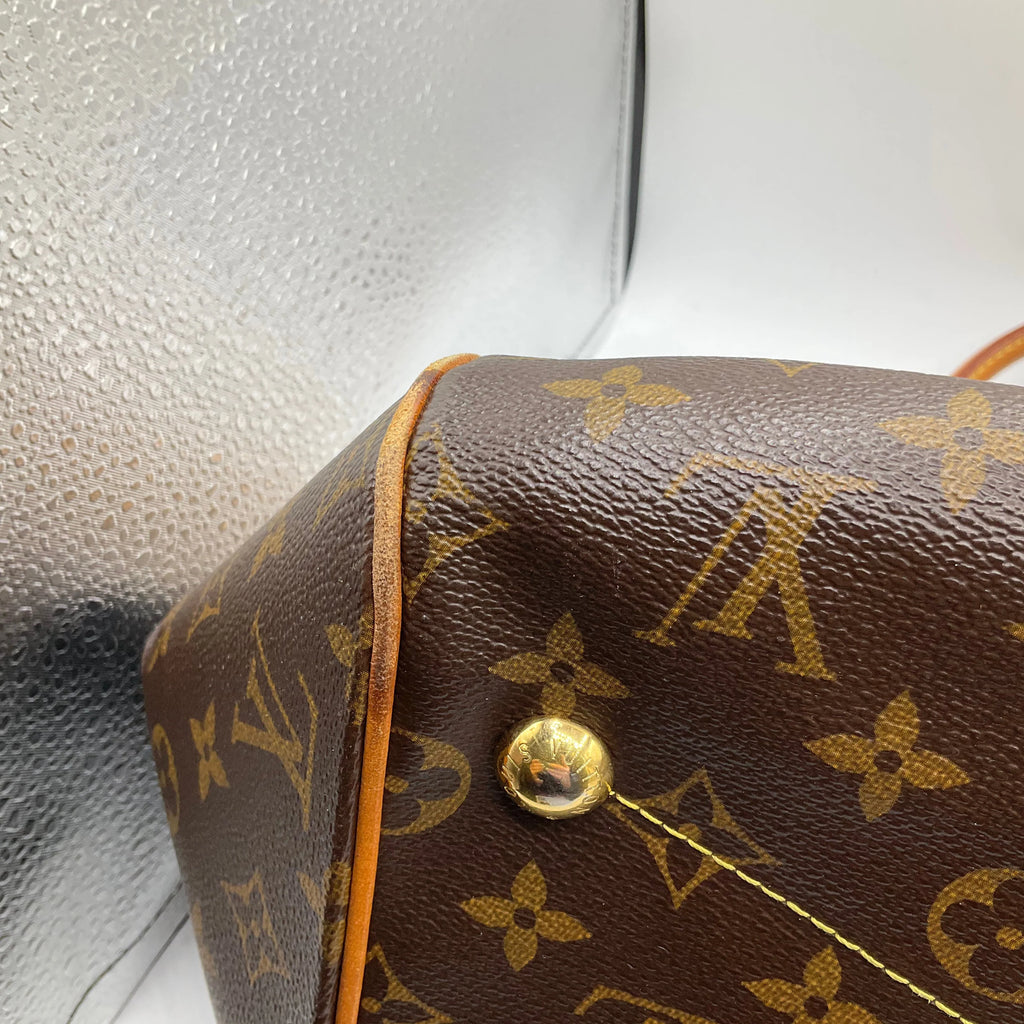 Handbag Luxury Designer By Louis Vuitton, Size: Medium
