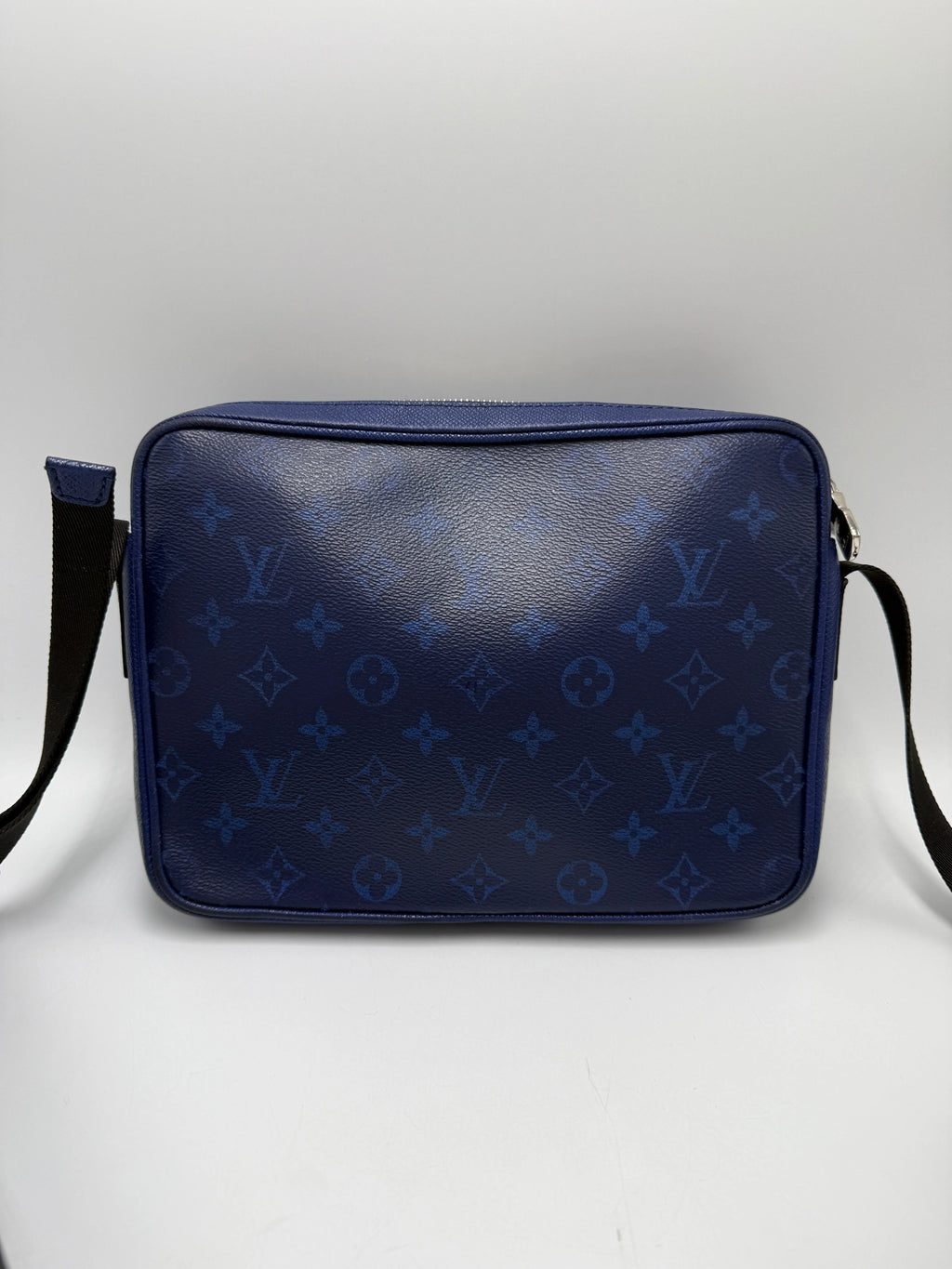 Louis Vuitton Outdoor Messenger Taigara Luxury Handbag