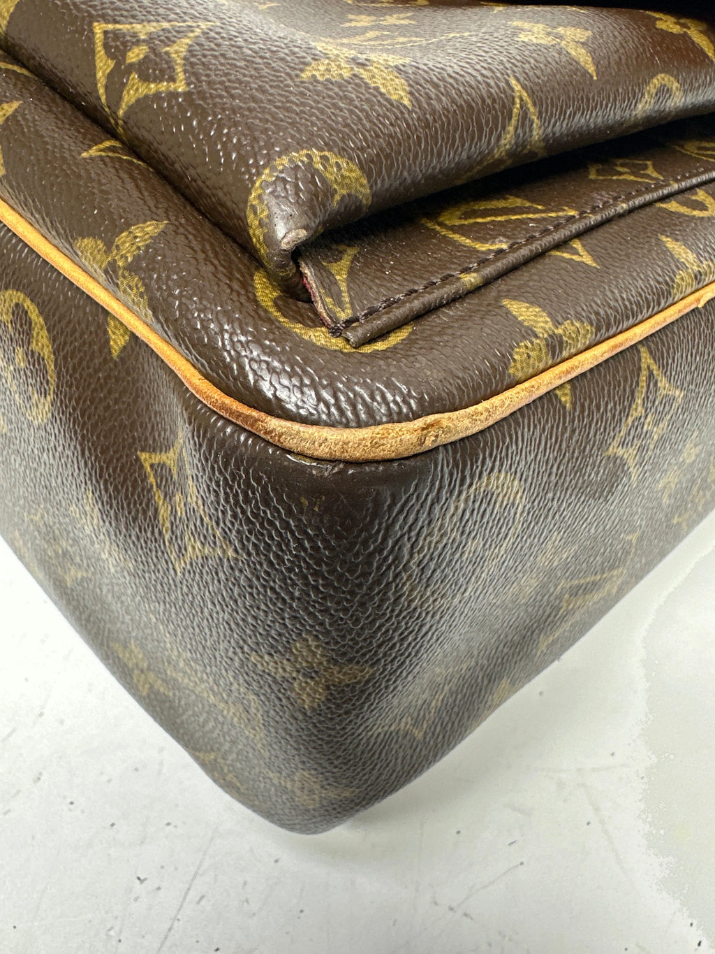 Handbag Luxury Designer By Louis Vuitton, Size: Medium