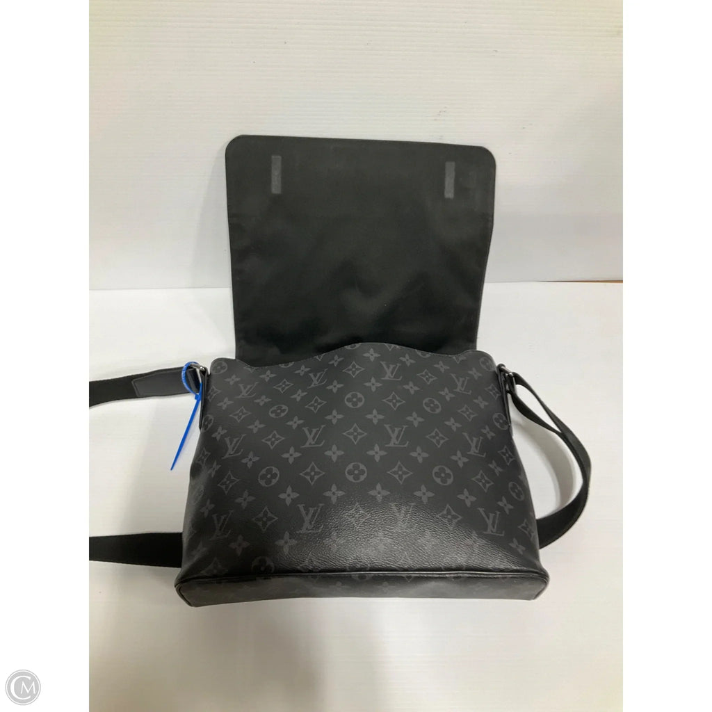 Crossbody Luxury Designer By Louis Vuitton, Size: Medium