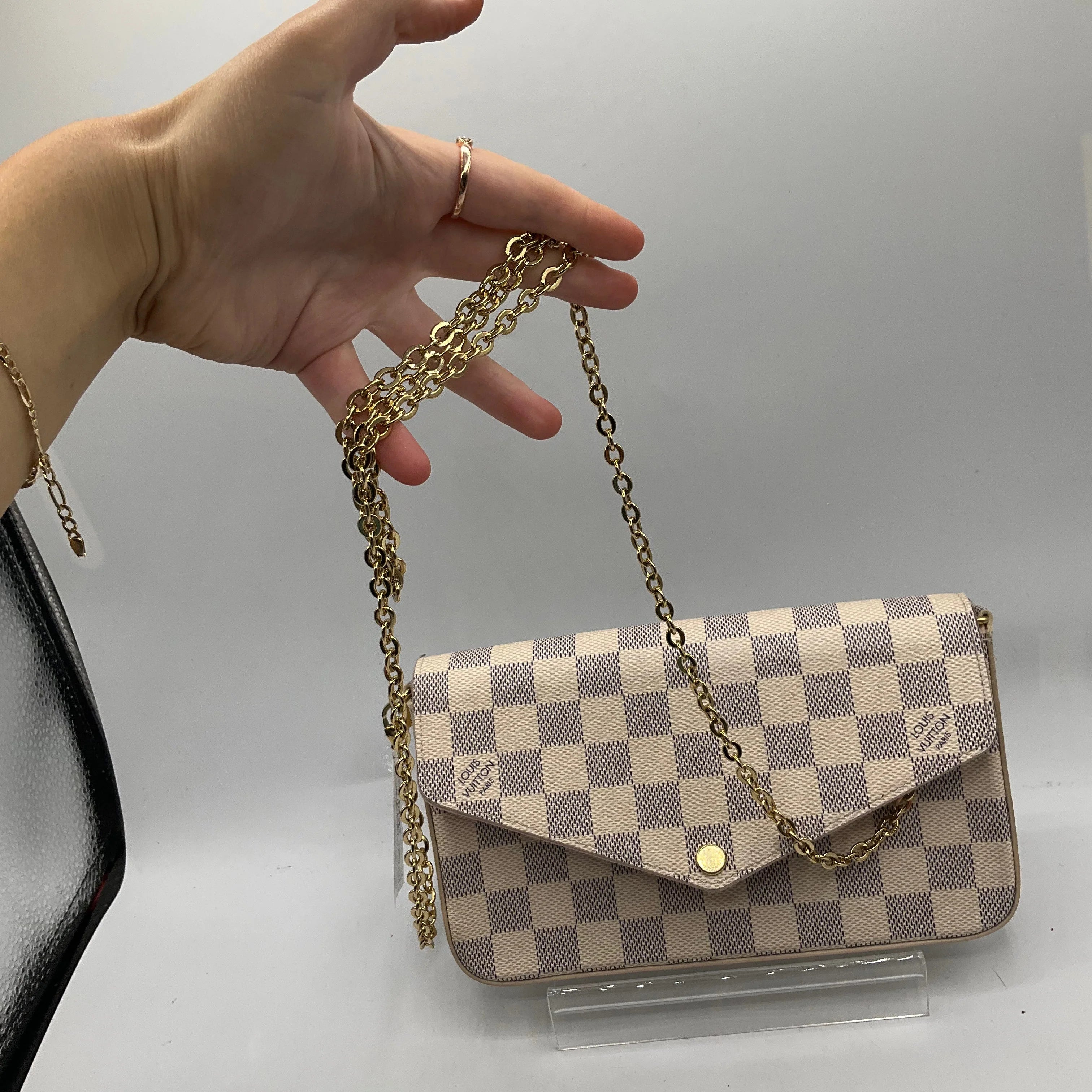 Crossbody Luxury Designer By Louis Vuitton, Size: Small