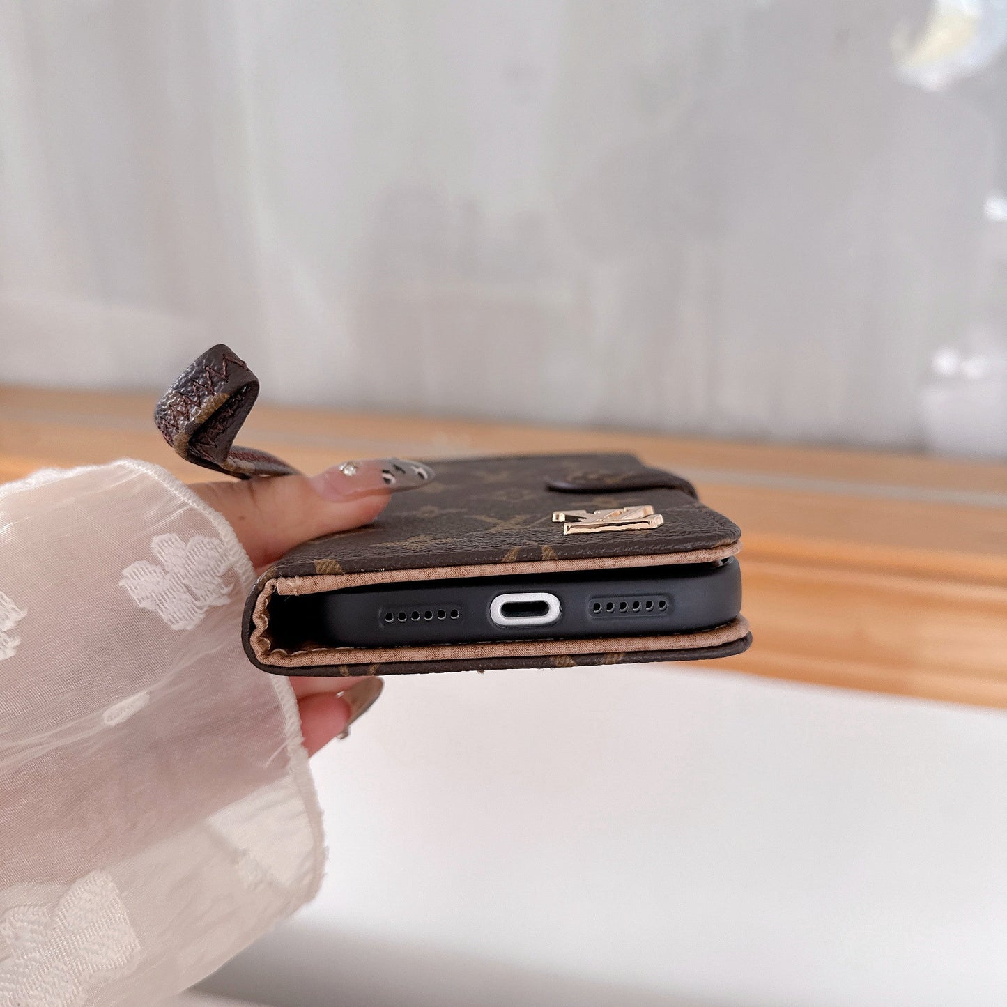 The Heritage Folio iPhone Wallet Case