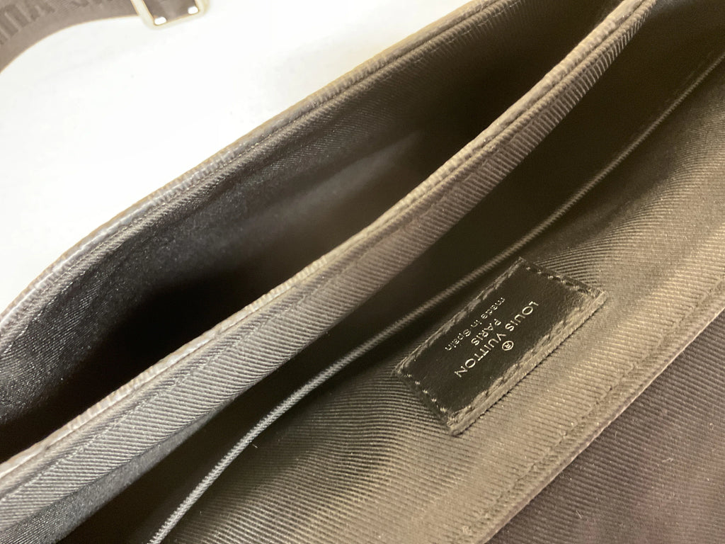 Crossbody Luxury Designer By Louis Vuitton In Black, Size:Medium