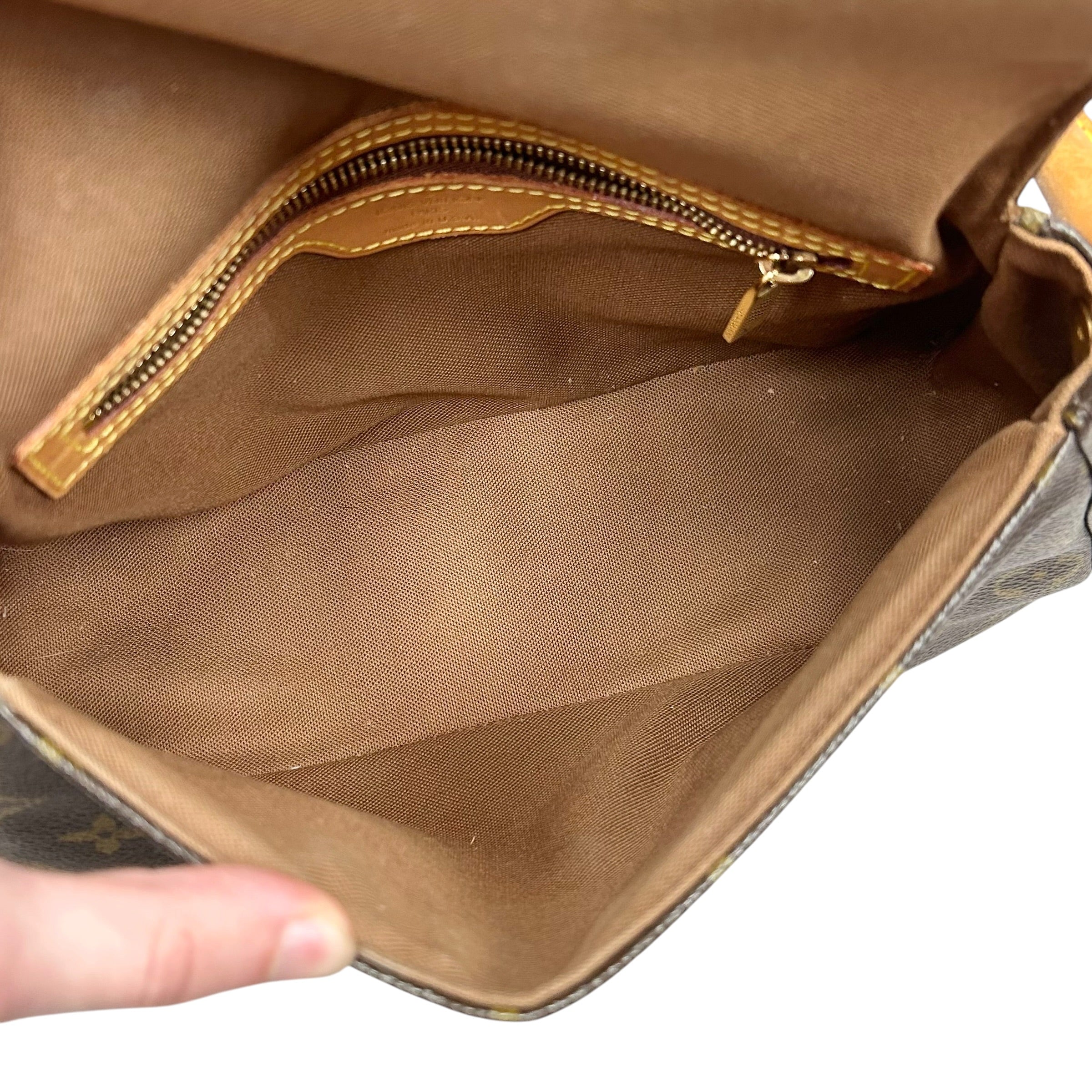 Handbag Luxury Designer By Louis Vuitton, Size: Small