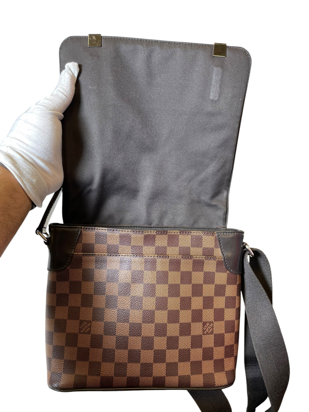 Crossbody Luxury Designer By Louis Vuitton, Size: Medium