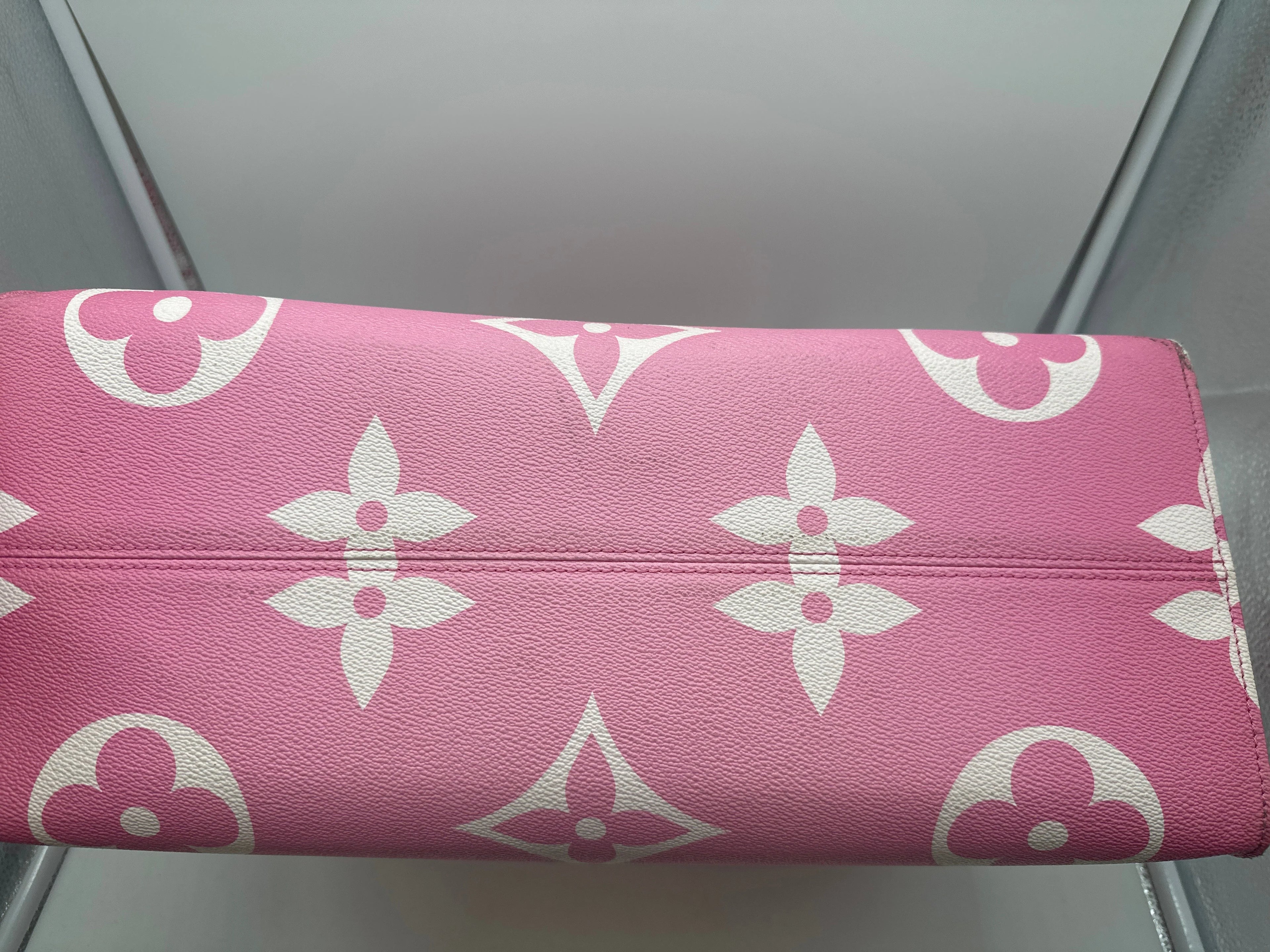 Handbag Luxury Designer By Louis Vuitton, Size: Large