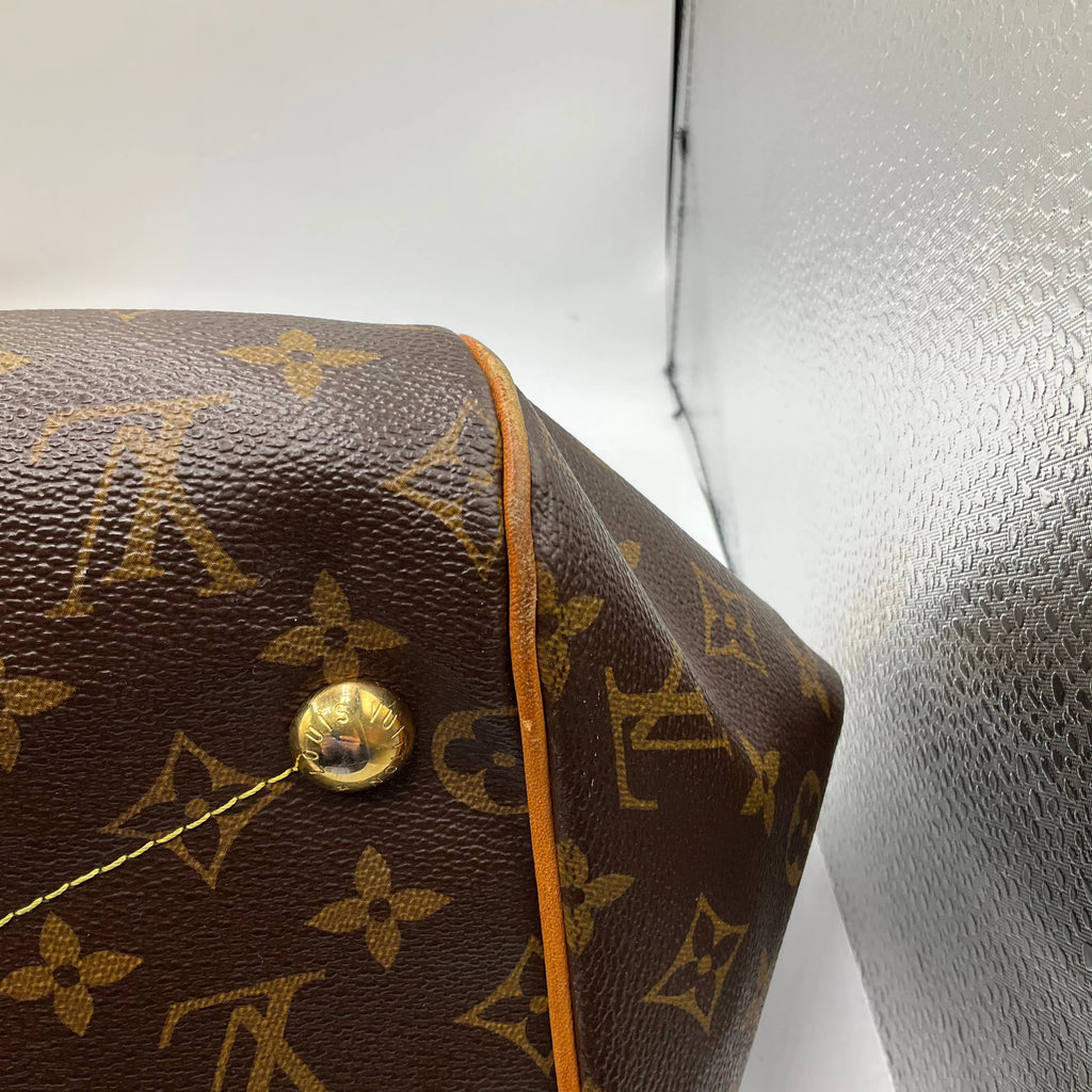 Handbag Luxury Designer By Louis Vuitton, Size: Medium