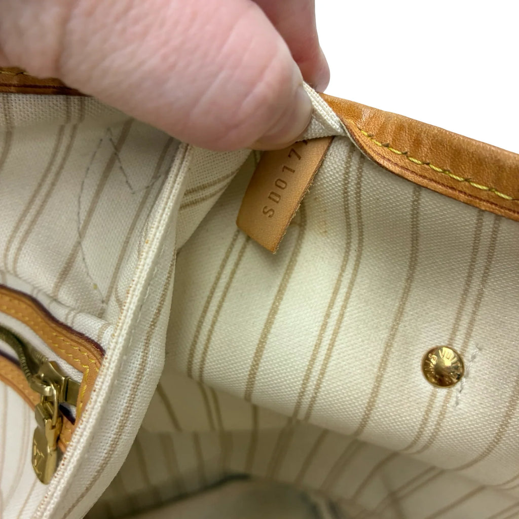 Handbag Luxury Designer By Louis Vuitton In Tan, Size:Medium