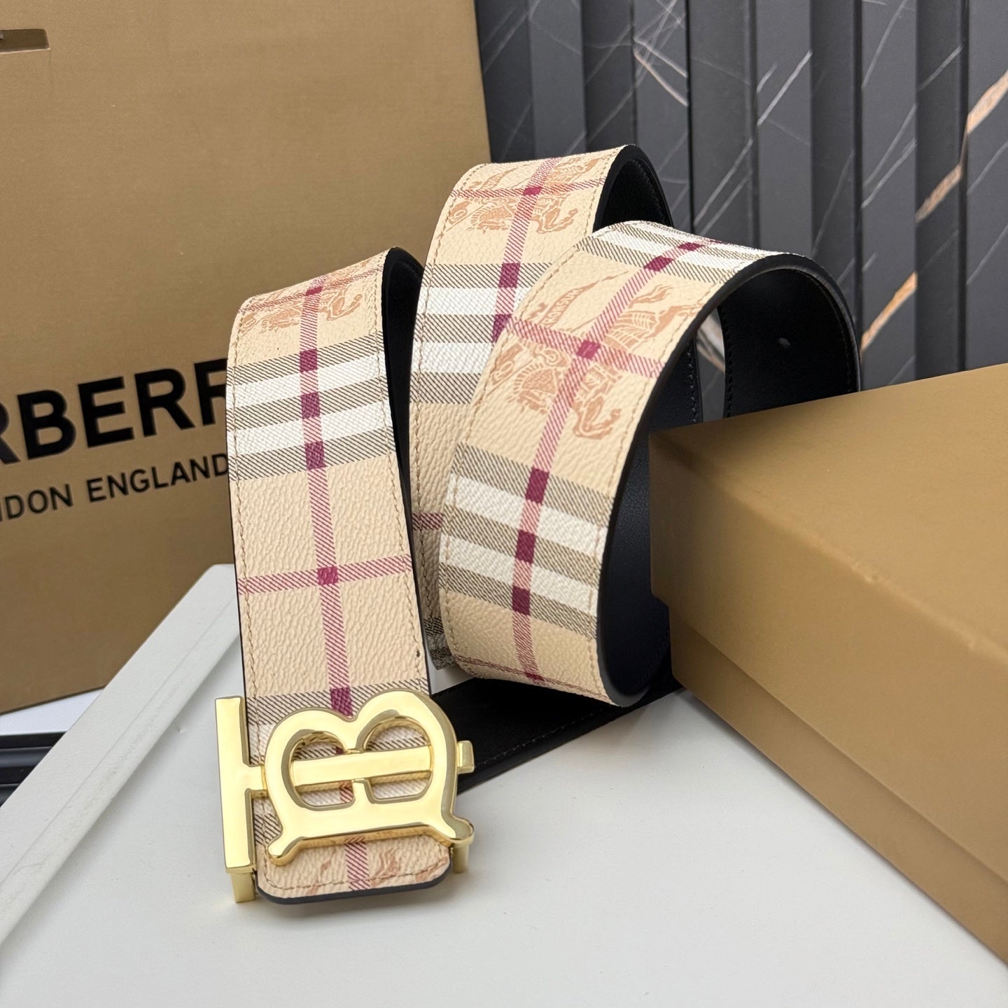 Men‘s Leather Belt â€?TB Monogram Buckle / Check Pattern